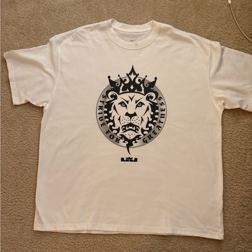 Nike LeBron James White Lion Graphic Men's T-Shirt size large